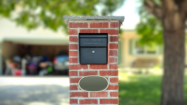 How to Attach a Mailbox Flag to a Column